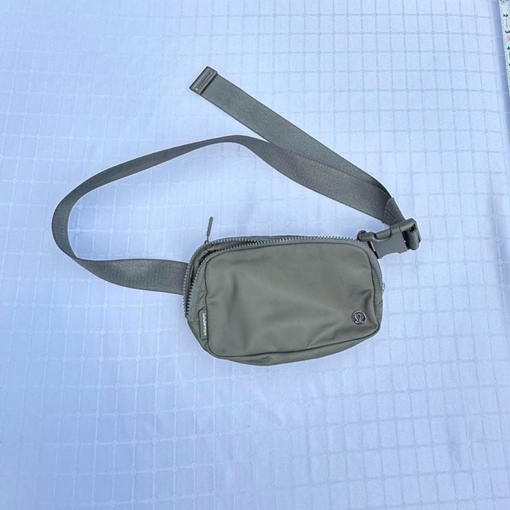 lululemon athletica Green Crossbody Bag / Fanny Pack